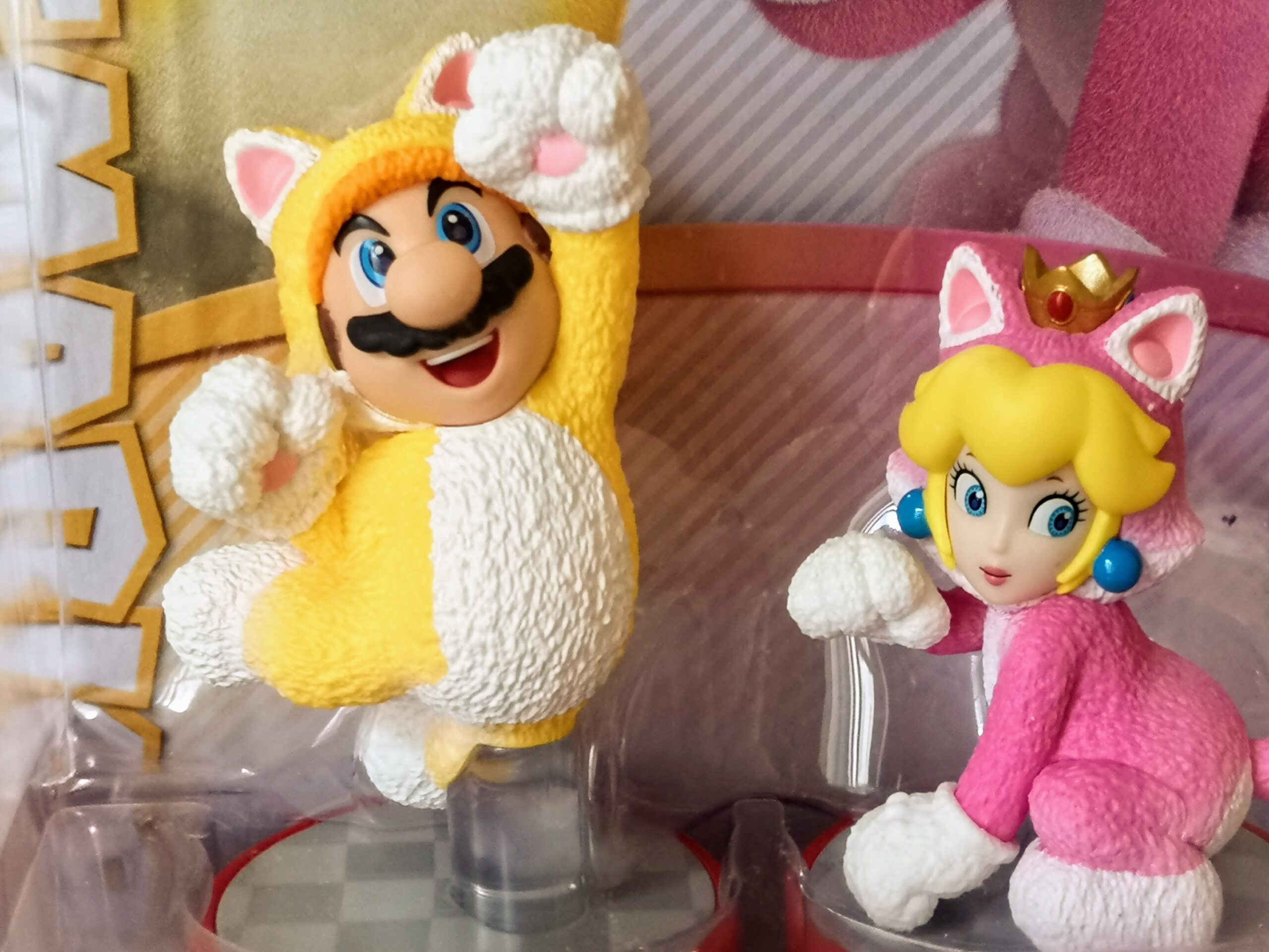 Vista dettagliata Amiibo Cat Mario & Cat Peach