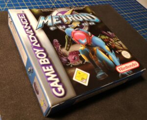 Metroid Fusion (2002 NIntendo Game Boy Advance), vista fronte della confezione