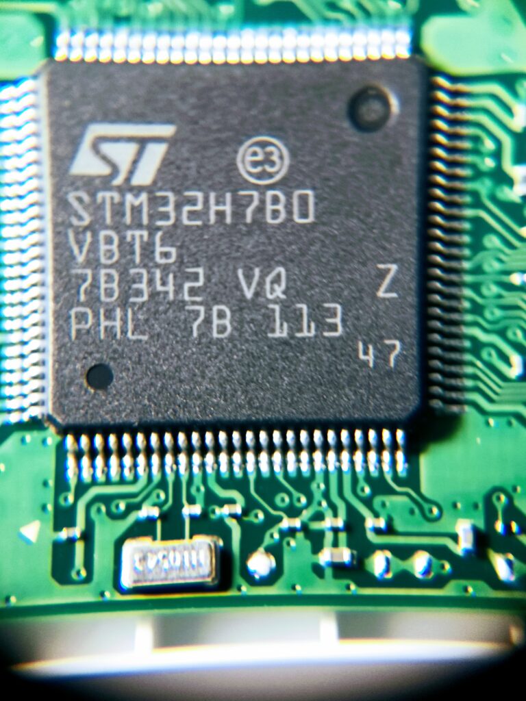 Game & Watch: The Legend of Zelda, STMicroelectronics STM32H7B0VBT6 Microcontroller