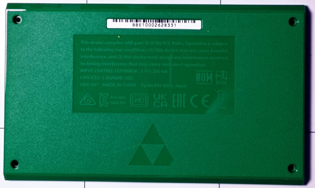 Game & Watch: The Legend of Zelda, dettaglio involucro posteriore, esterno