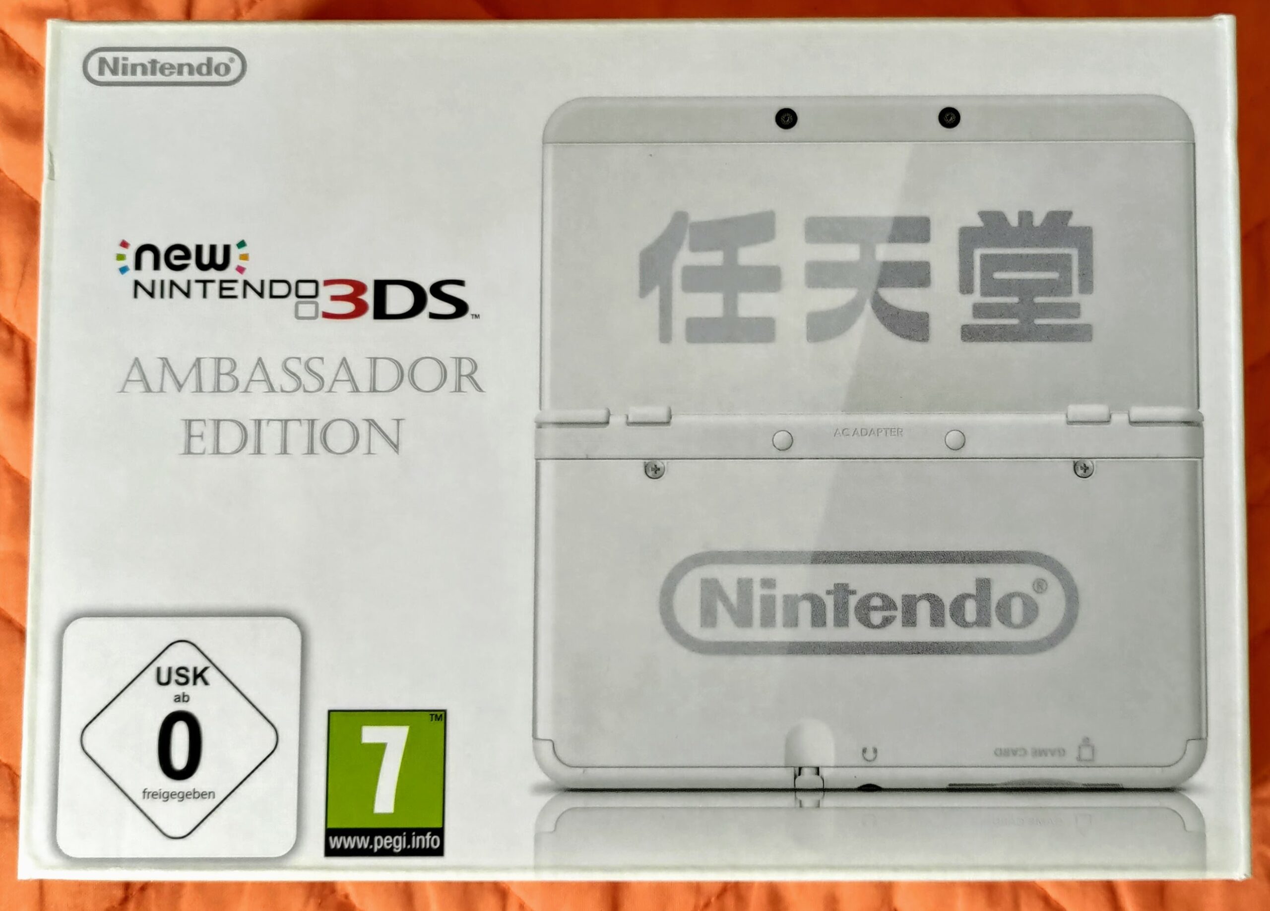 New Nintendo 3DS Ambassador Edition vista 11