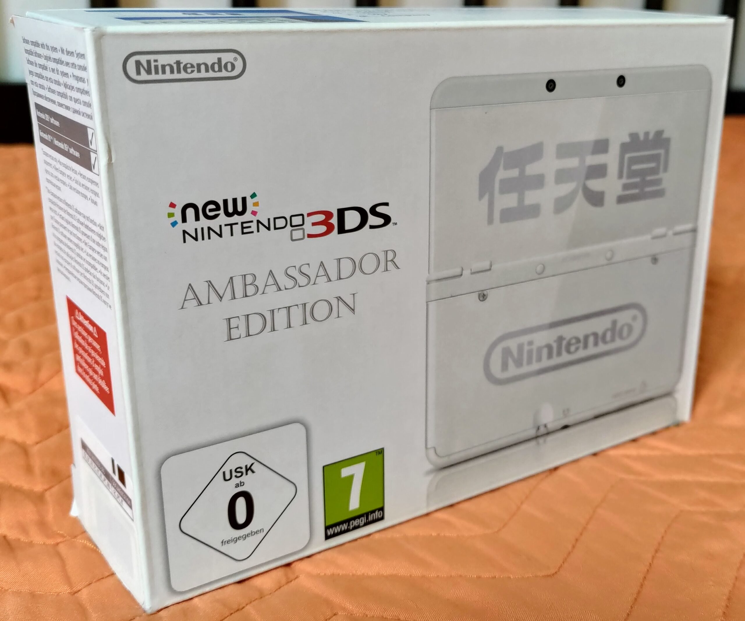 New Nintendo 3DS Ambassador Edition vista 10