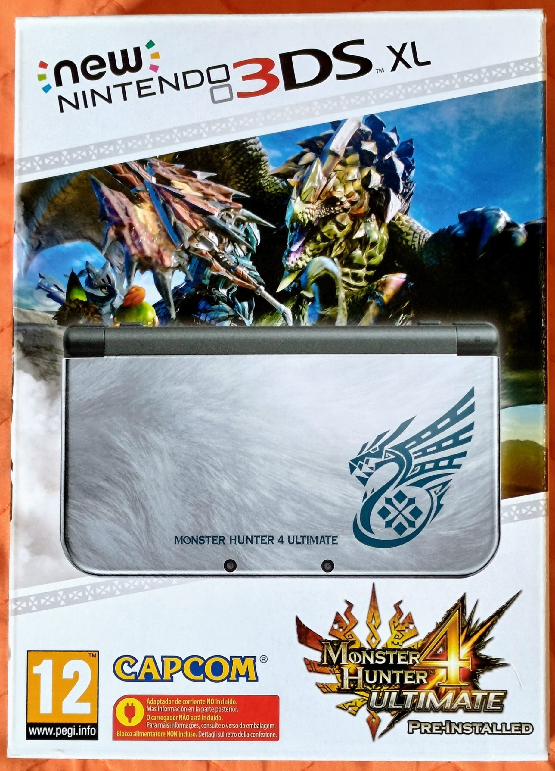 New Nintendo 3DS XL "Monster Hunter 4 Ultimate Edition", vista frontalmente