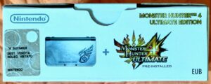 New Nintendo 3DS XL "Monster Hunter 4 Ultimate Edition", vista lato 2