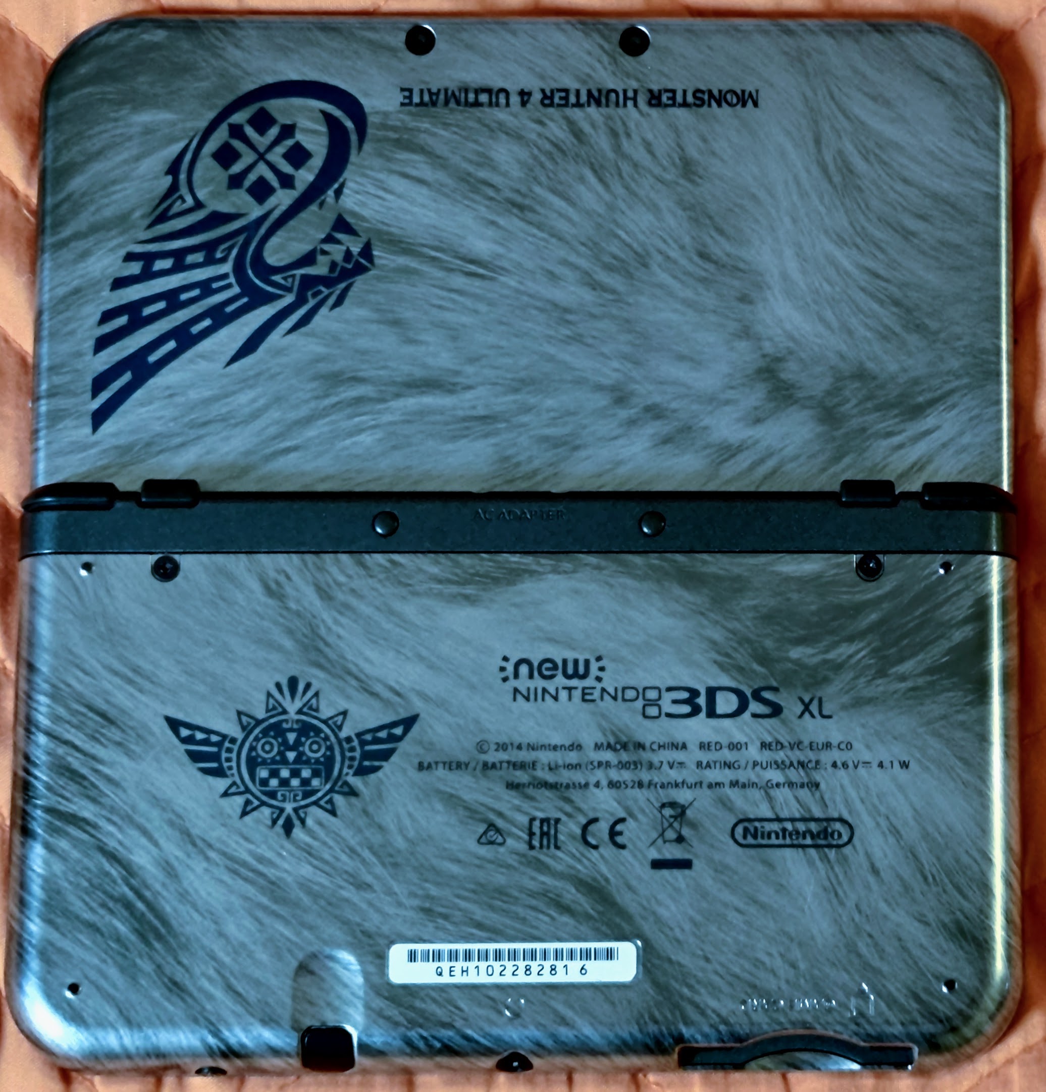 New Nintendo 3DS XL "Monster Hunter 4 Ultimate Edition", retro